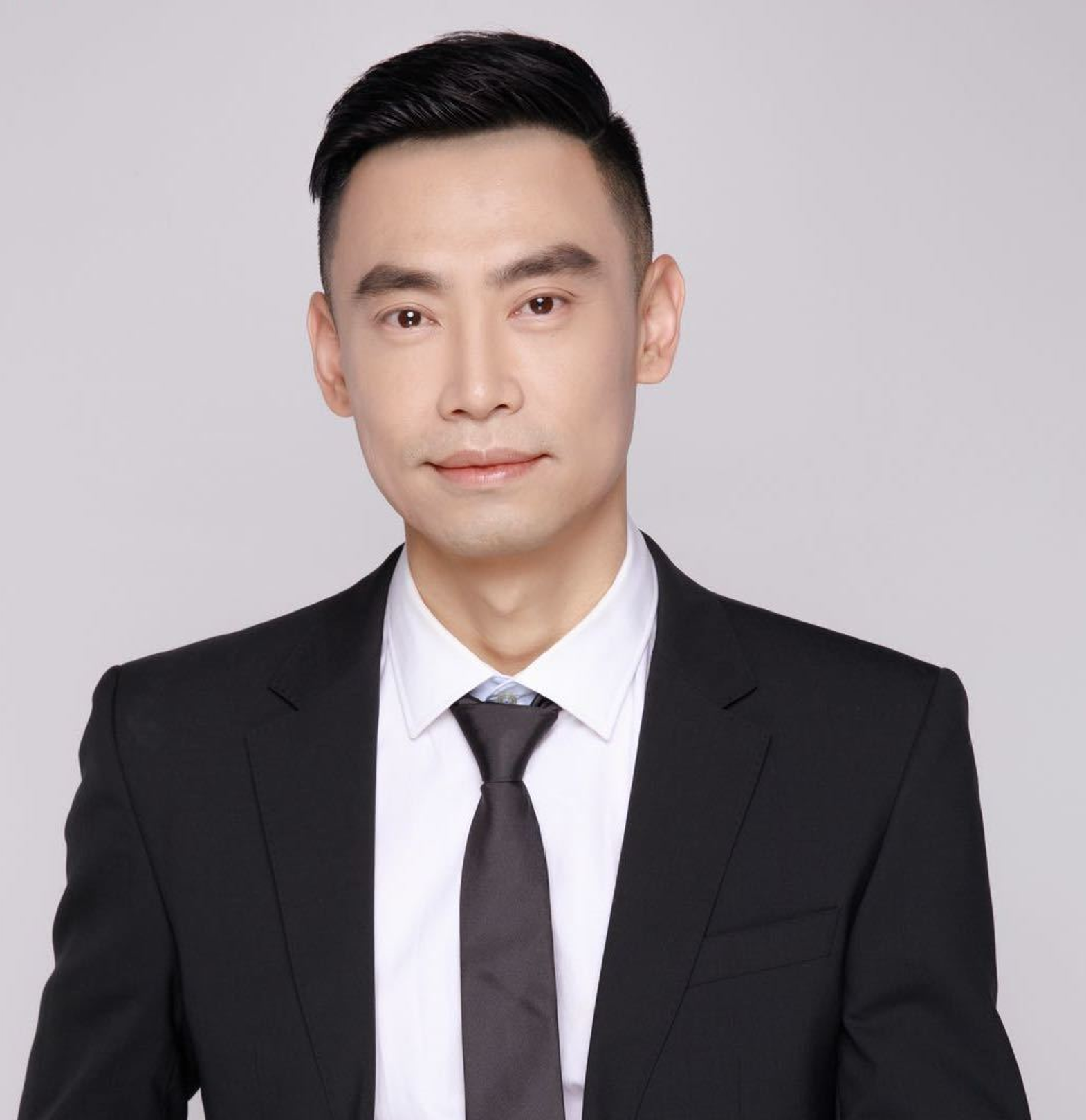 Leo Yang, Broker